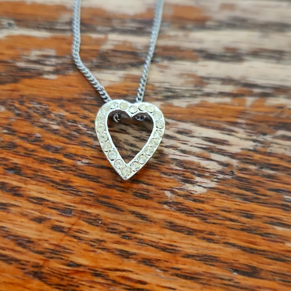 Avon vintage diamond heart necklace